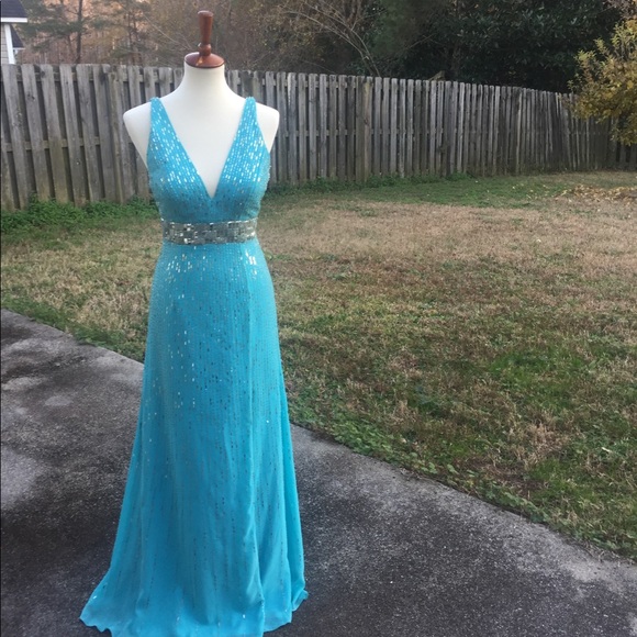 Riva Designs Prom Dress 💋😍💃🏼 - Picture 4 of 6